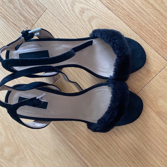 Fluffy heels - Picture 2 of 2